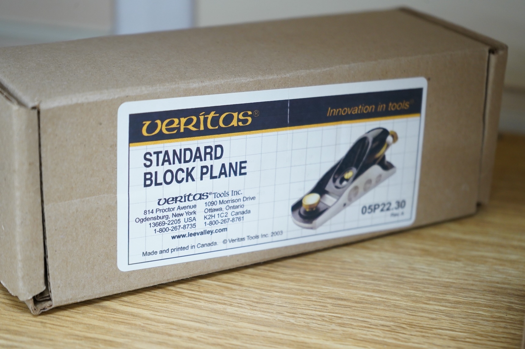 A boxed Veritas standard block plane